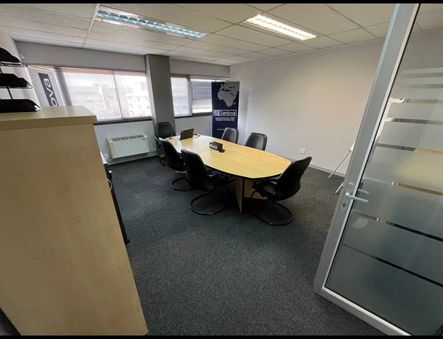 222M² OFFICE TO LET IN PINELANDS